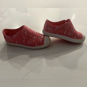 ACK NATIVE JUNIOR SIZE 2 Waterproof Pink & White Nantucket Jefferson Whale Shoes